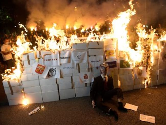 Los CDR queman un muñeco con la cara del rey Felipe VI.