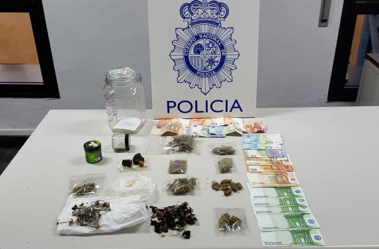 Droga aprehendida en un piso de la Calle Escuderos