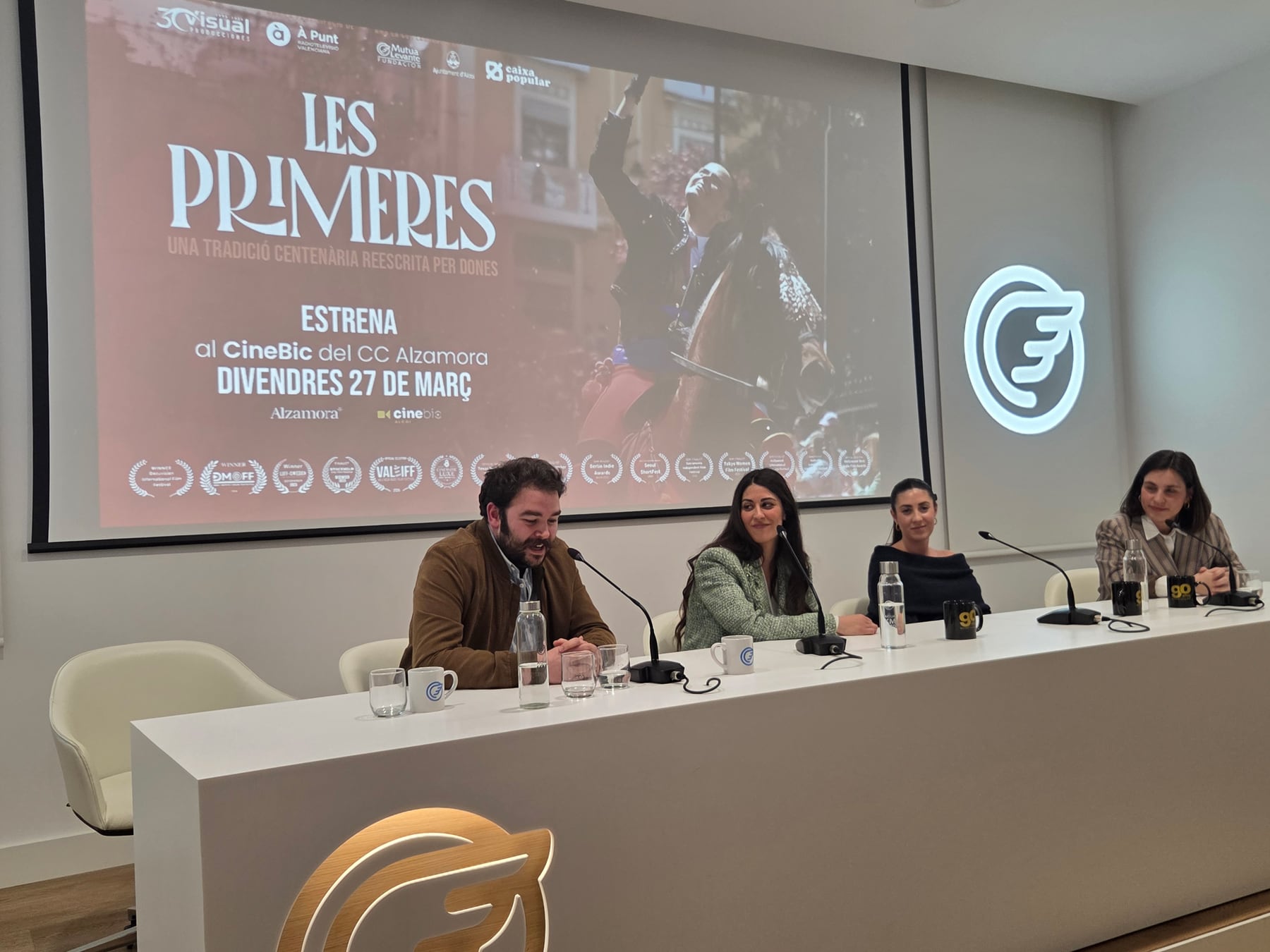 Arnau Cortés, Mireya Sánchez, Clara Ferrándiz y Laura Botta, durante la presentación de este documental que se podrá ver en cines