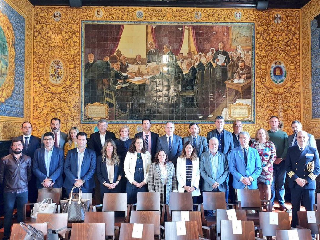 Foto de familia en el Ayuntamiento.