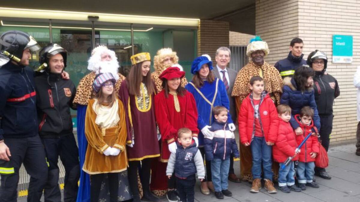 Los Reyes Magos visitan a los niños hospitalizados