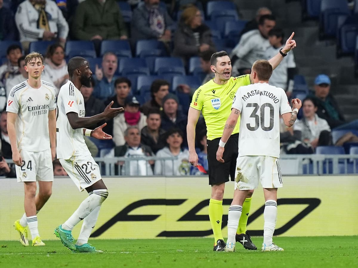 "Vaya vergüenza, vaya puta vergüenza": Franco Mastantuono, al árbitro del Real Madrid-Getafe antes de ser expulsado