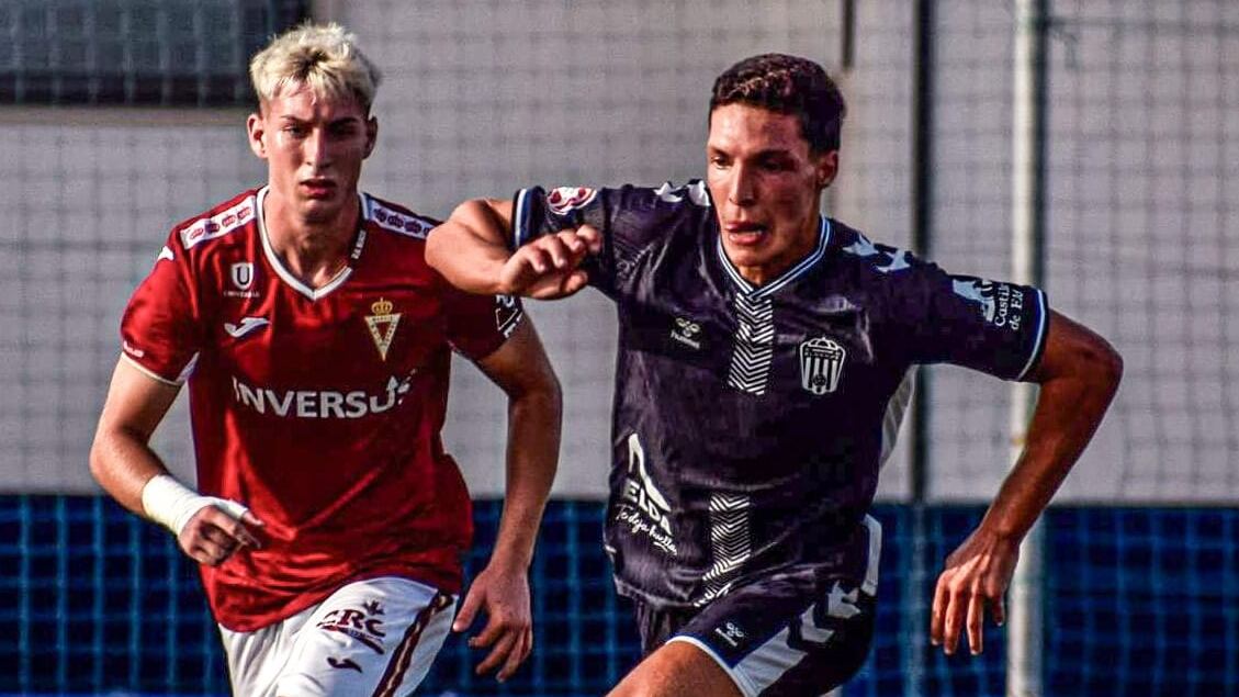 Borja Calvo, una de las nuevas incorporaciones del C.D. Eldense, fue una de las apuestas de Javi Cabello en este encuentro