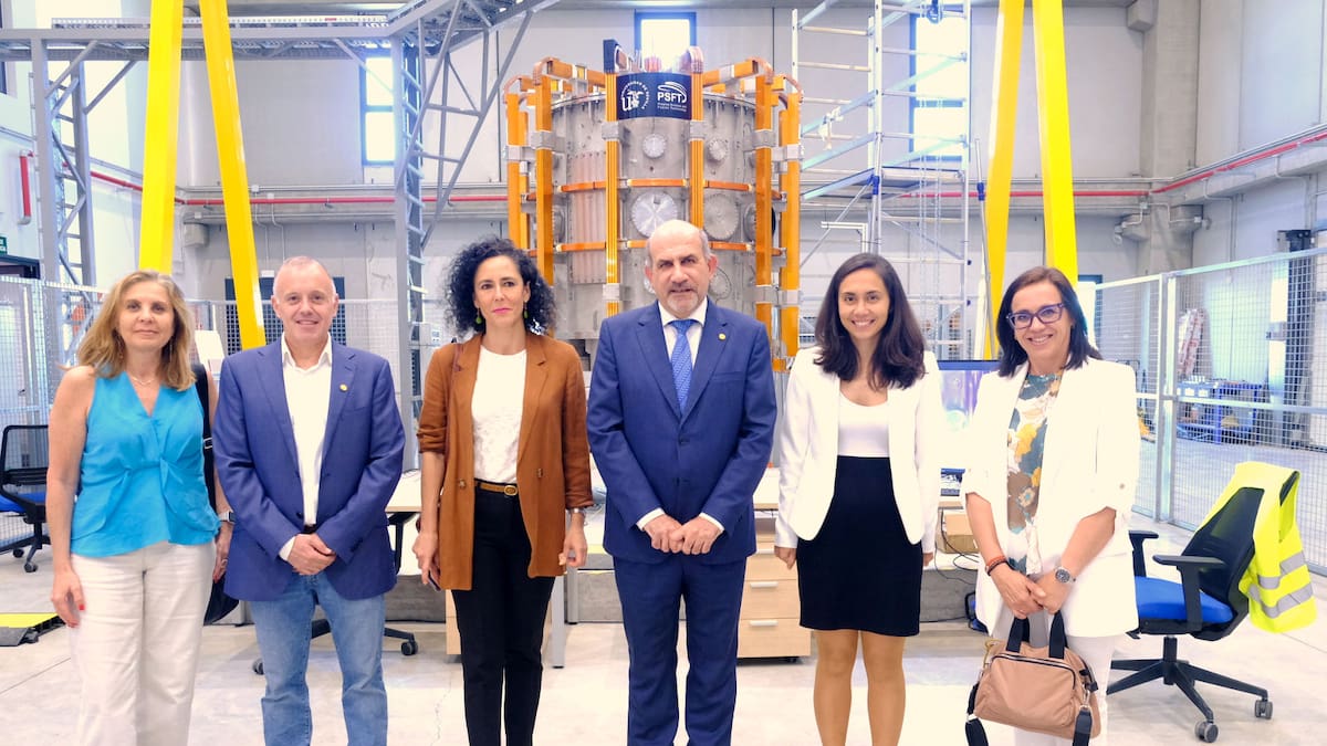 Eleonora Viezzer y Manuel García, dos investigador de la US que están construyendo "un pequeño sol" en Sevilla