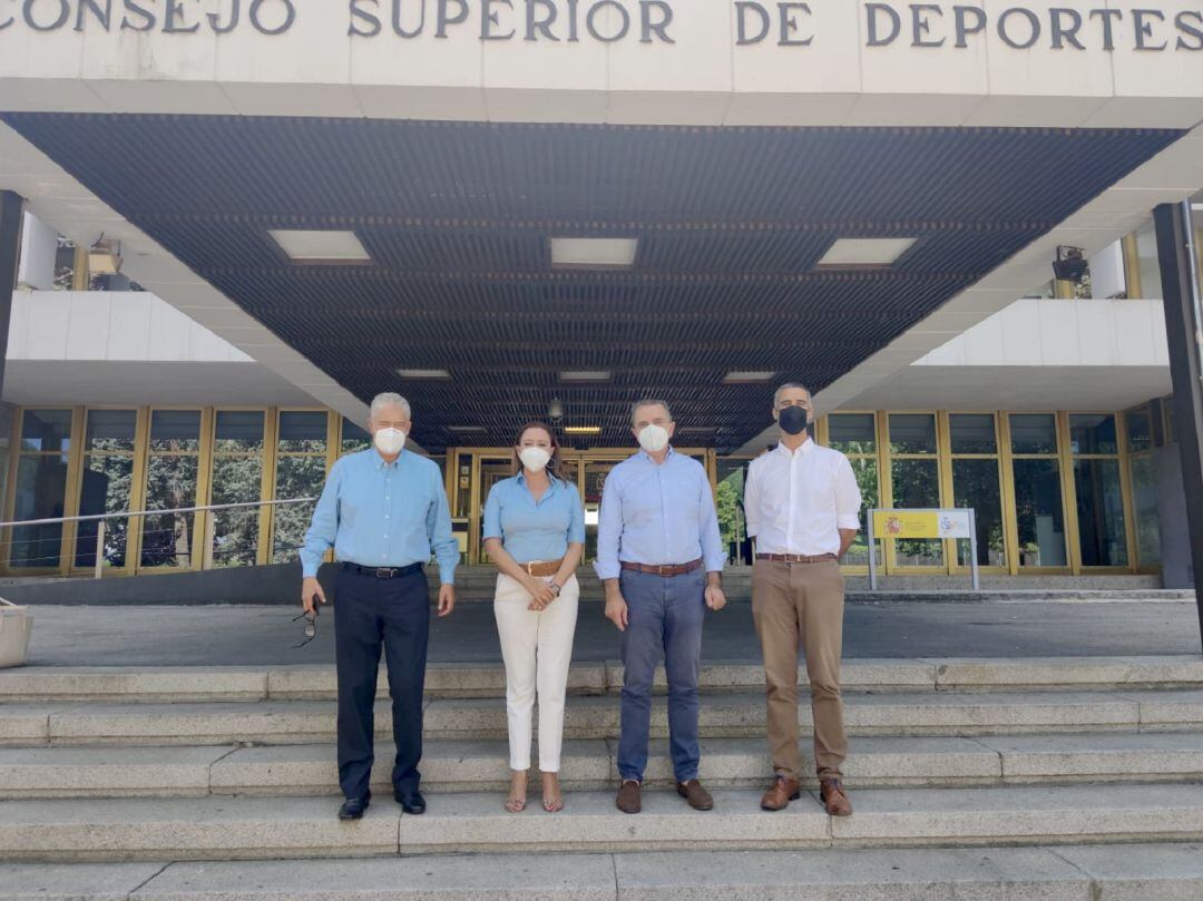 La delegación lanzaroteña con el presidente del CSD.