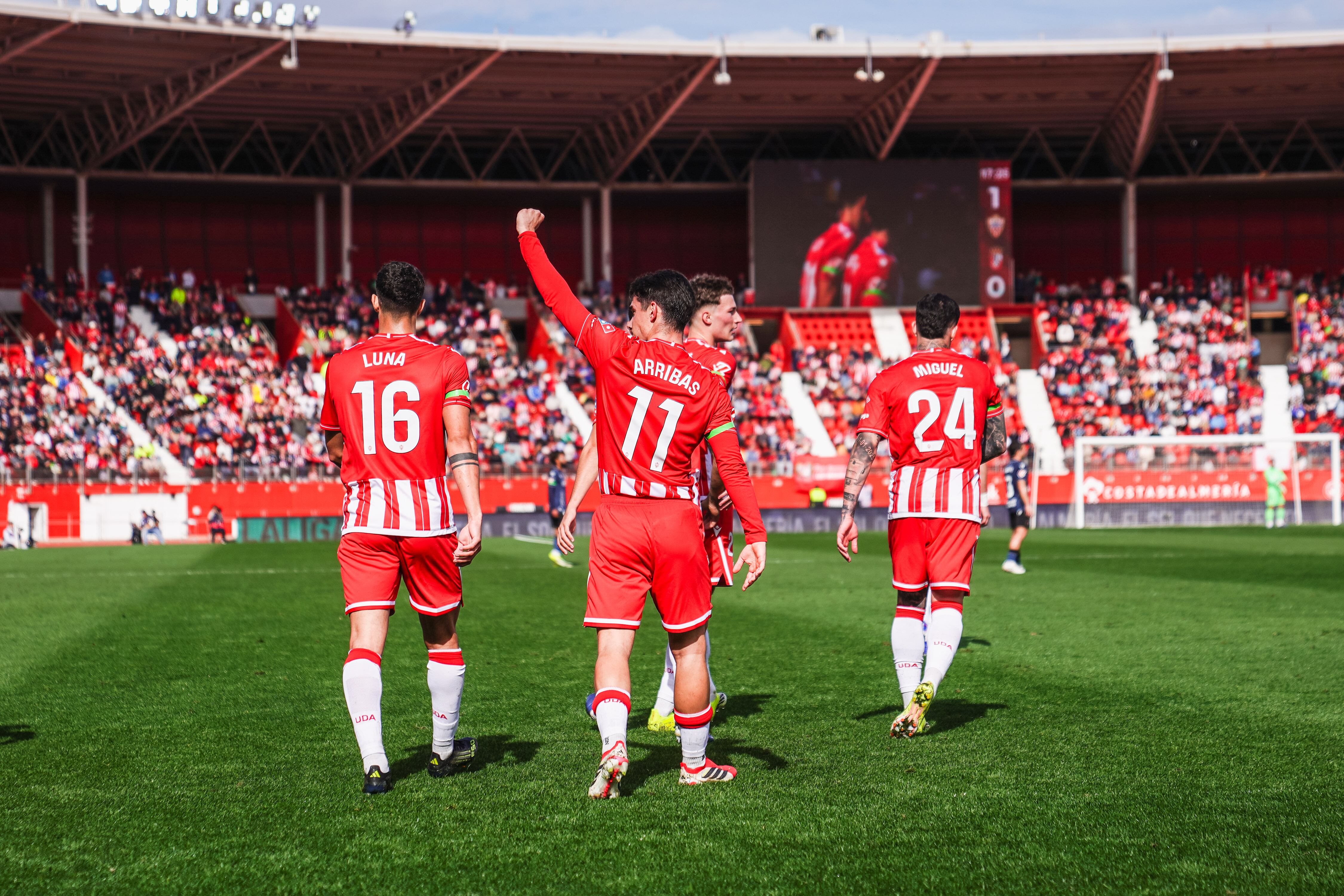 Sergio Arribas dedicando su último gol con el Almería.