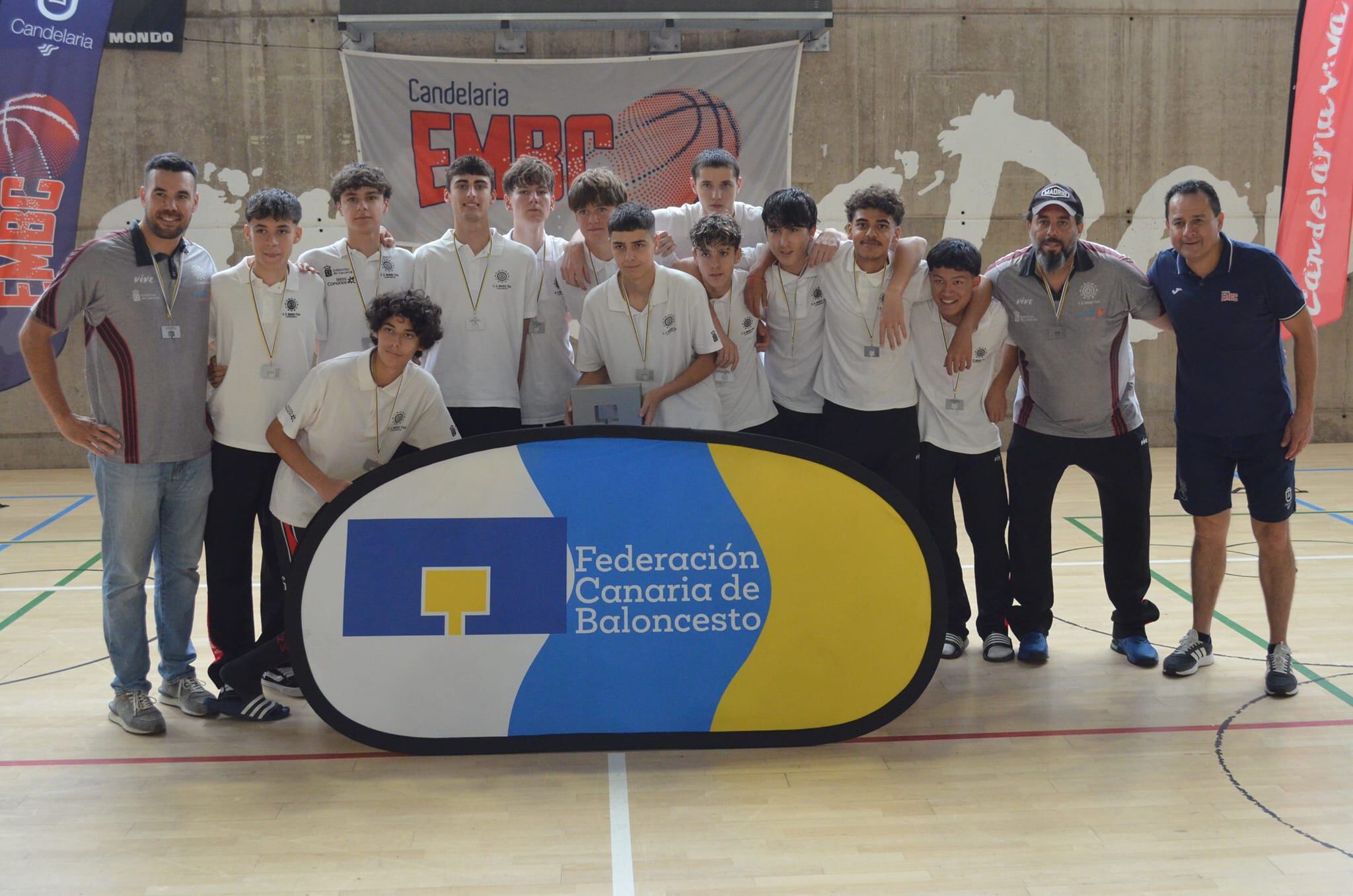 Jugadores y cuerpo técnico del equipo cadete del SPL Magec Tías.