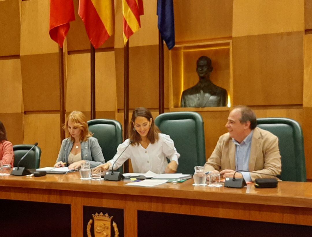 La Teniente de Alcalde de Hacienda y portavoz del Gobierno, María Navarro, en una comisión