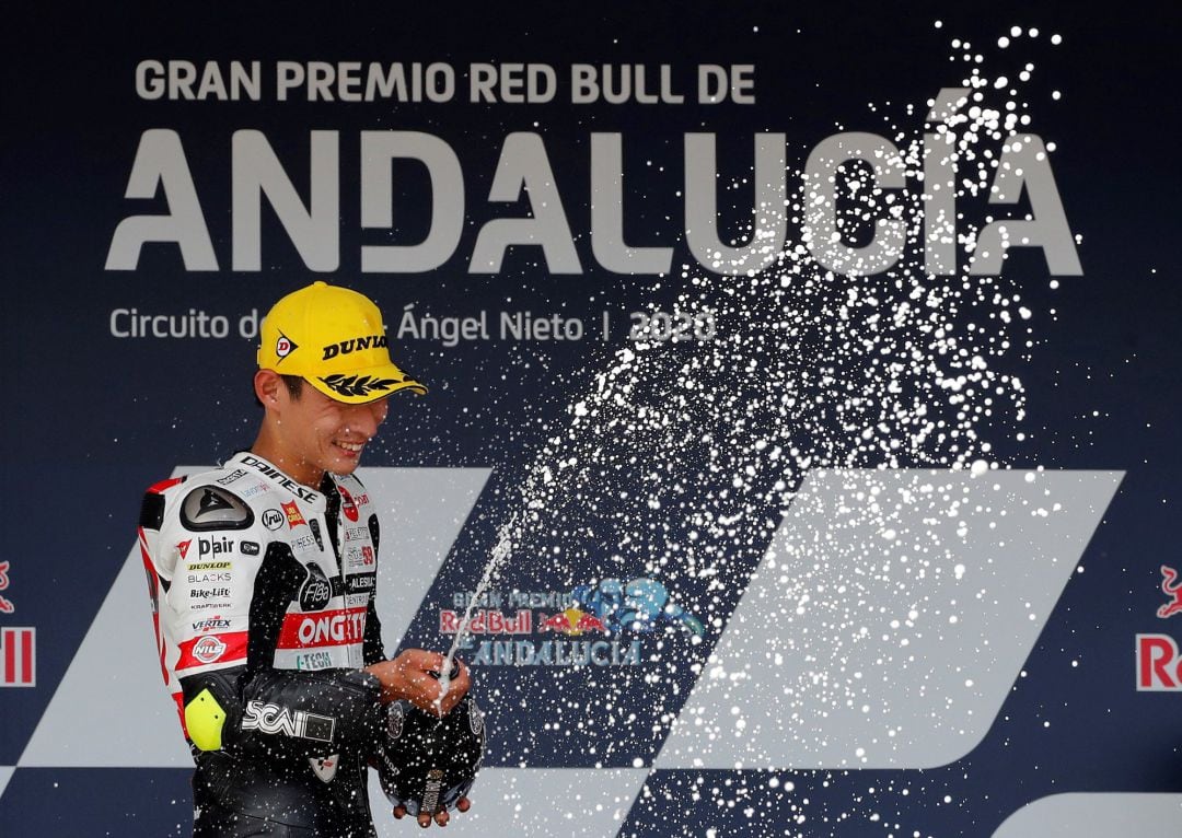  El japonésTatsuki Suzuki (Honda) celebrando la victoria en Jerez 