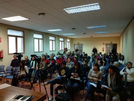 Público presente en la presentación a los medios de comunicación de las 12.000 firmas a favor de la sanidad en Aranda y la comarca