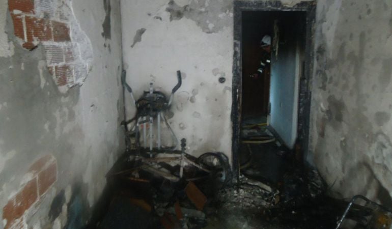 Imágen de una de las estancias incendiadas en la calle Nazaret, 7 de Fuenlabrada.