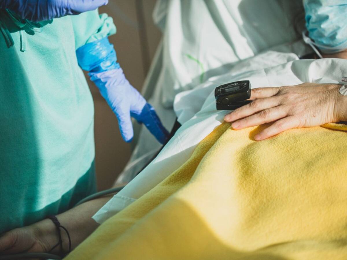 El número de casos continúa estable pero incrementan los hospitalizados