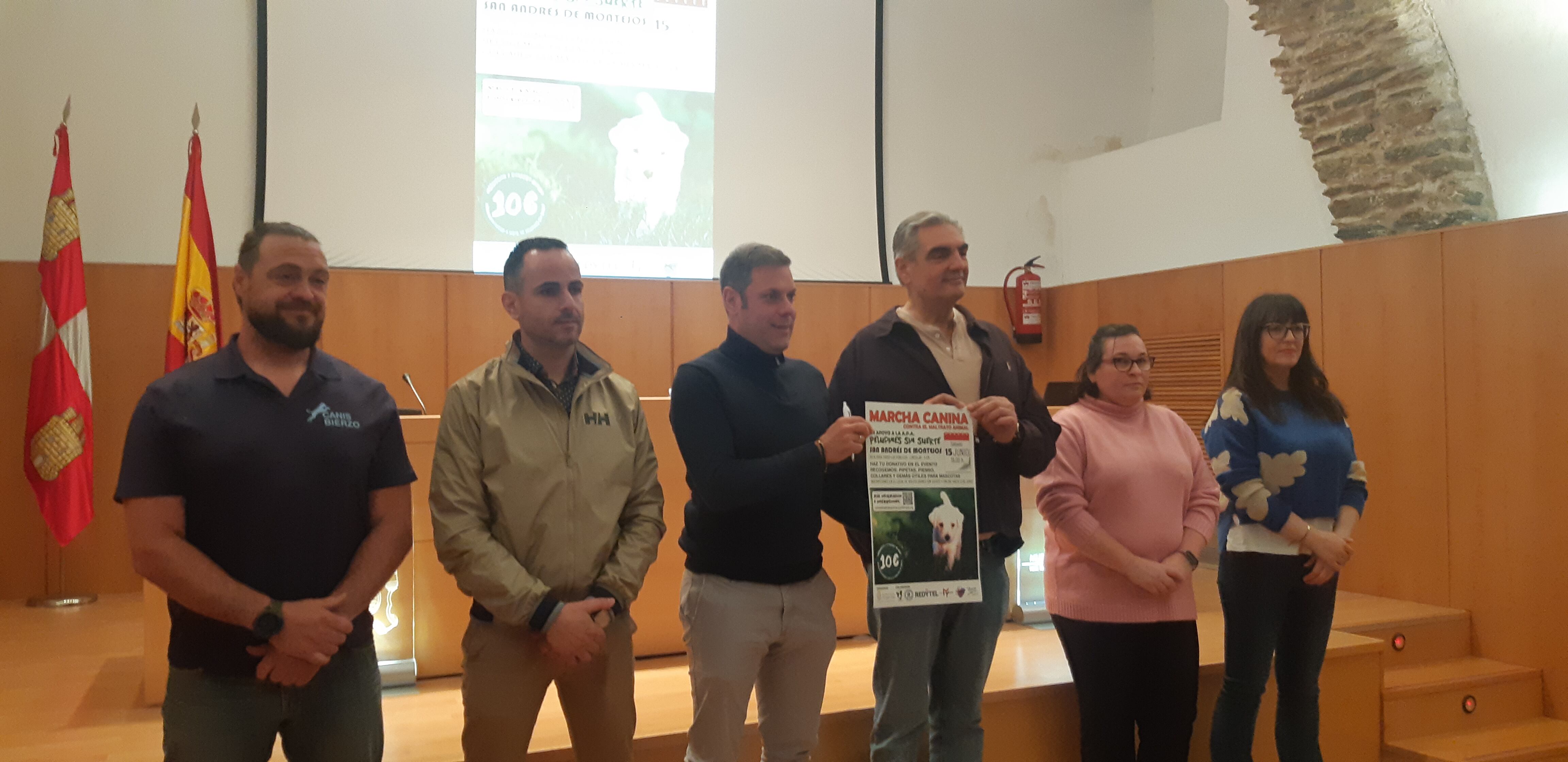 Organizadores de la Marcha Canina Contra el Maltrato Animal