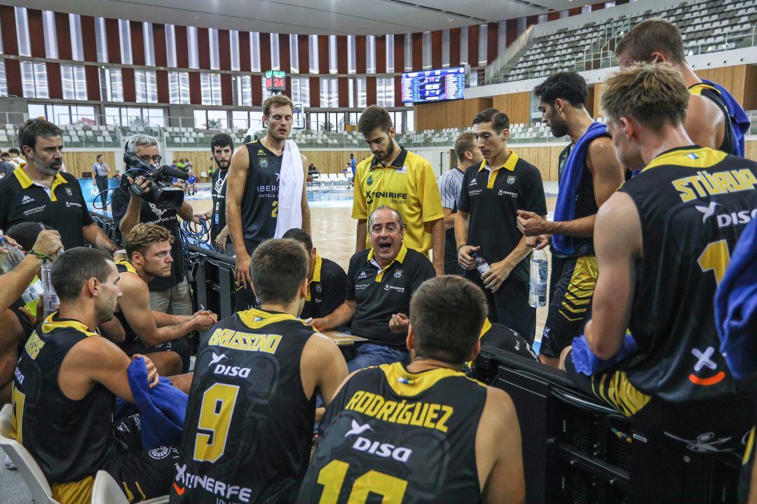 El equipo aurinegro en un encuentro de la pasada pretemporada