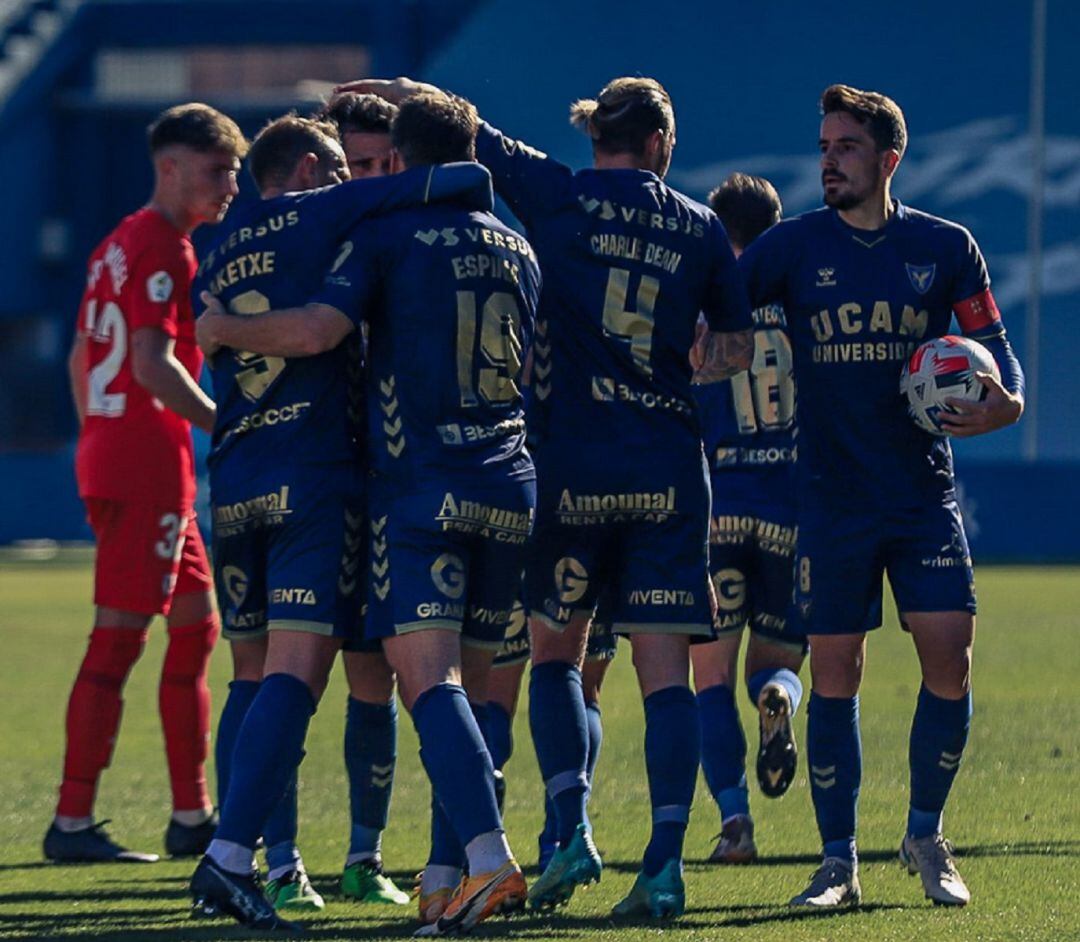 El UCAM celebrando uno de los goles de Espina