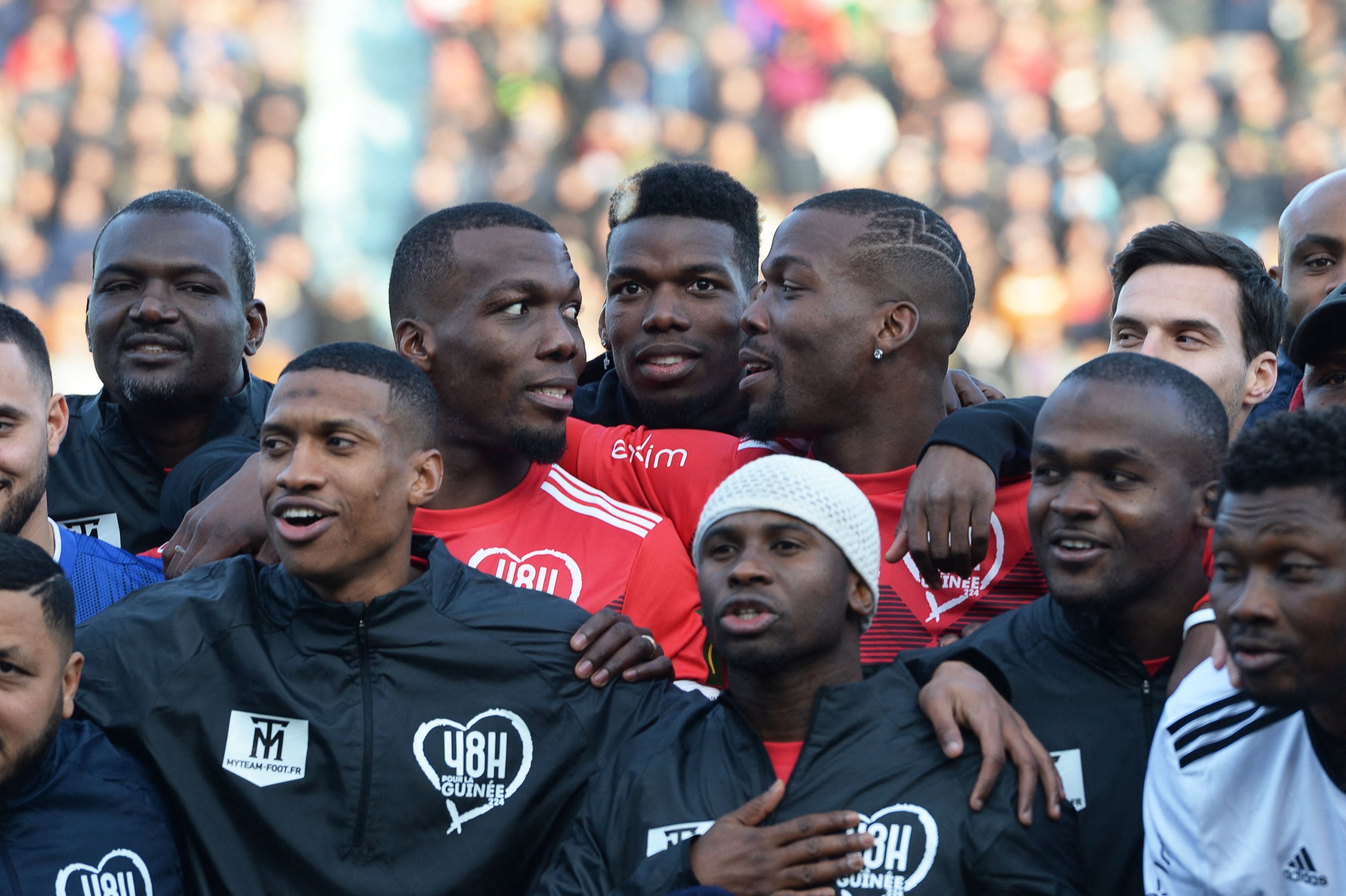 Paul Pogba junto a sus hermanos Florentin (a la izquierda) y Mathias (a la derecha).