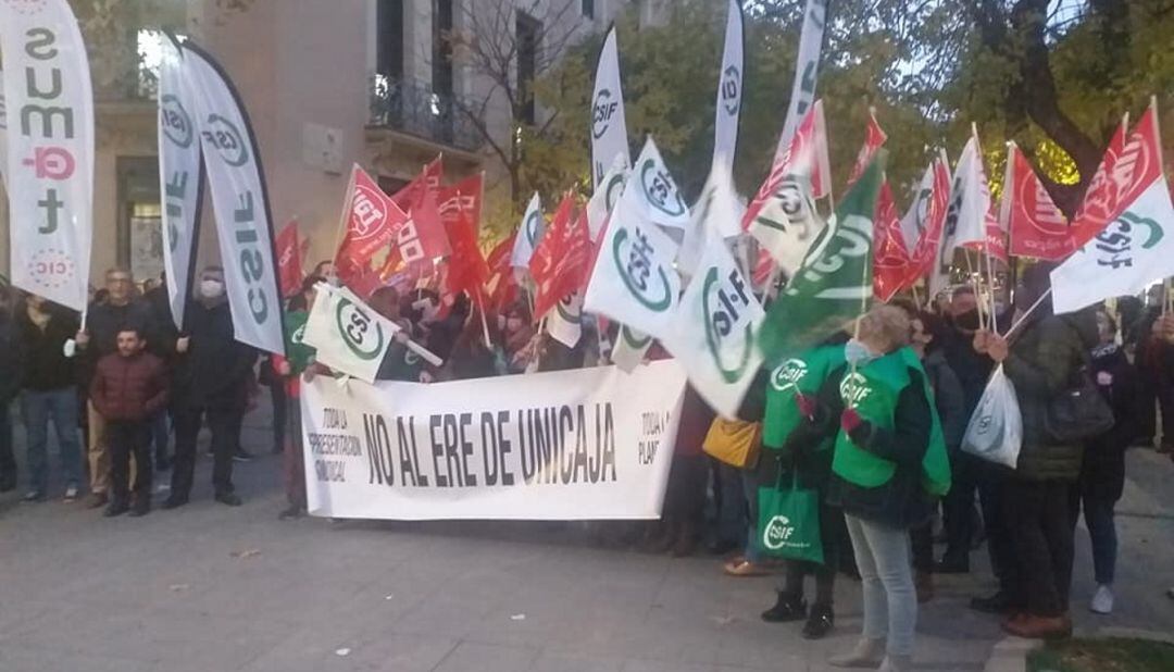 Imagen de la protesta contra el ERE de Unicaja en Albacete