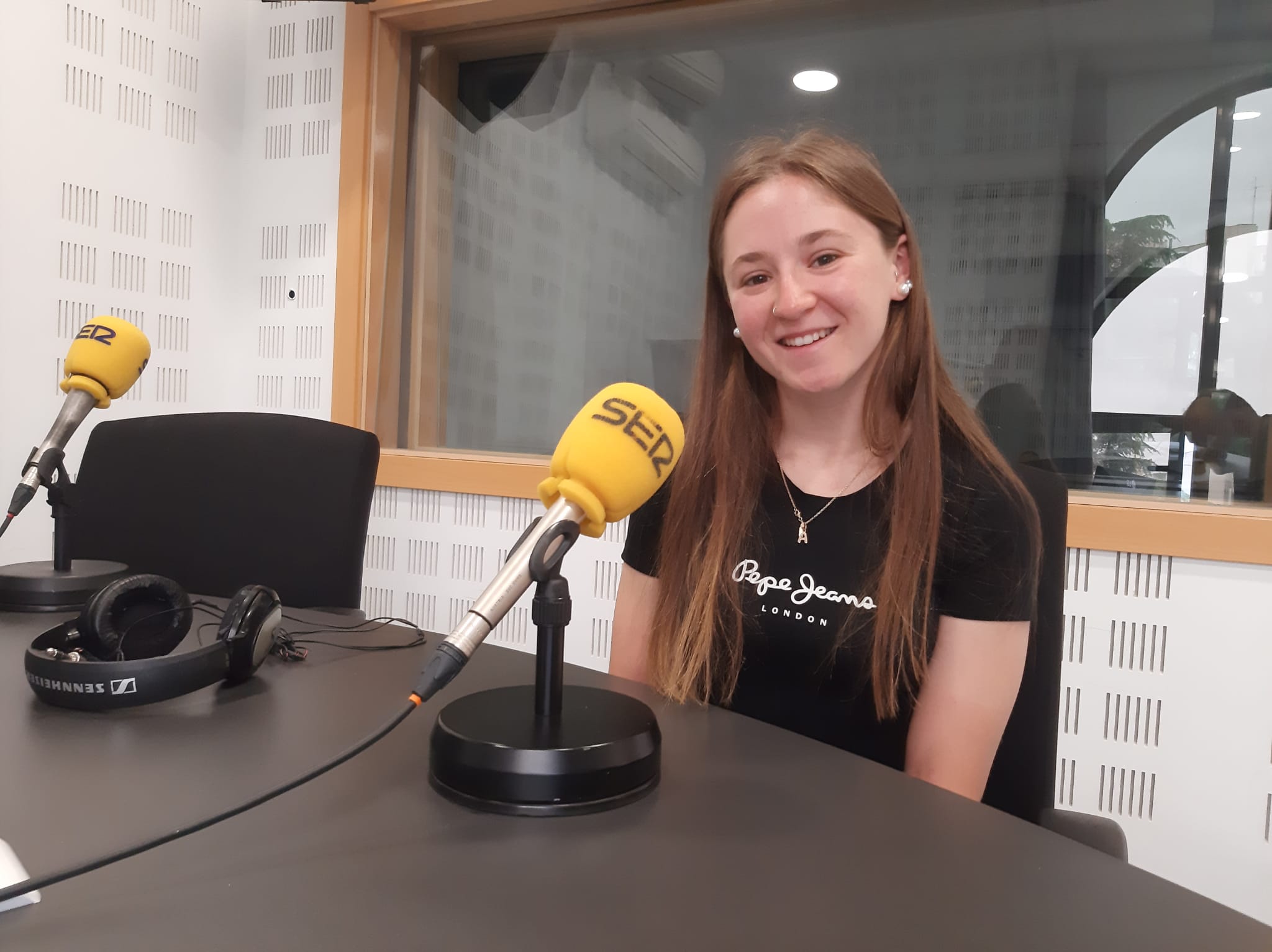 Andrea Miguélez en los estudios de Cadena SER Madrid Sur