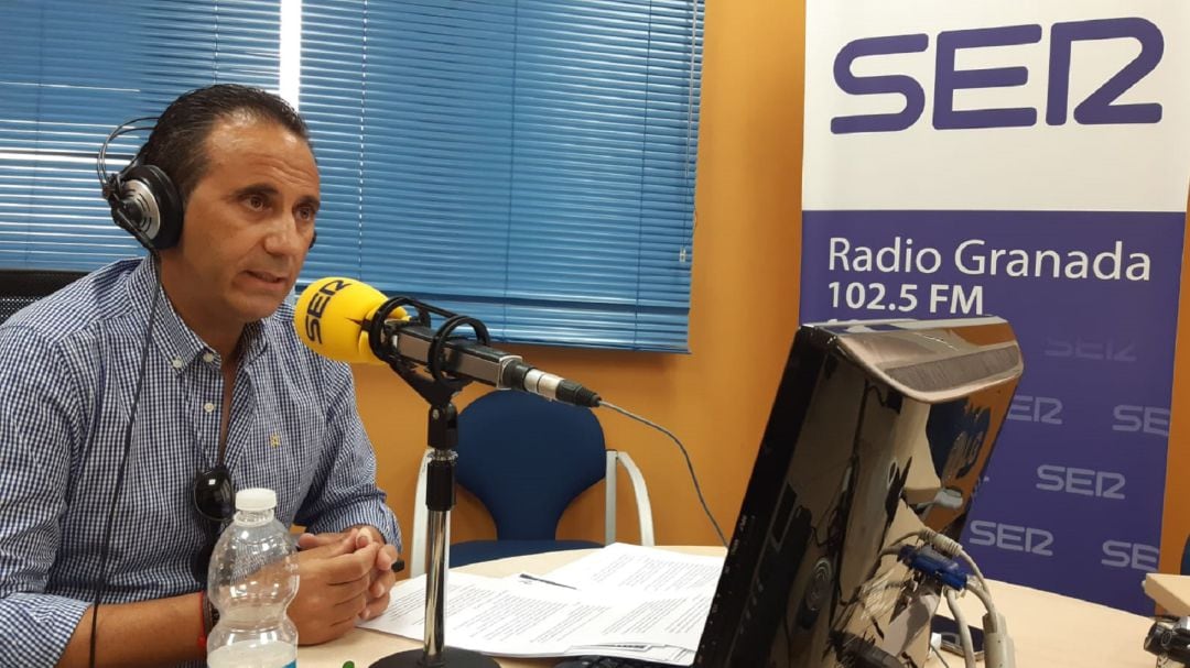 Germán Girela, presidente del CSIF en Andalucía, en los estudios de Radio Granada durante la entrevista en La Ventana Andalucía