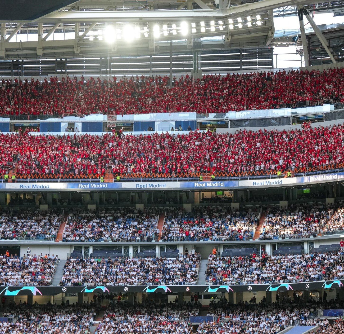 La afición del Union Berlín en el Santiago Bernabéu