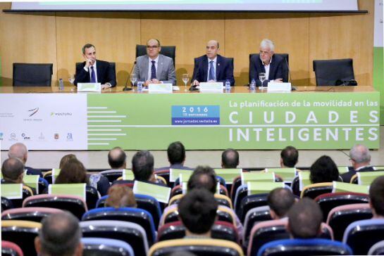 Inauguración de la jornada &quot;La planificación de la movilidad en las ciudades inteligentes&quot; de Vectalia