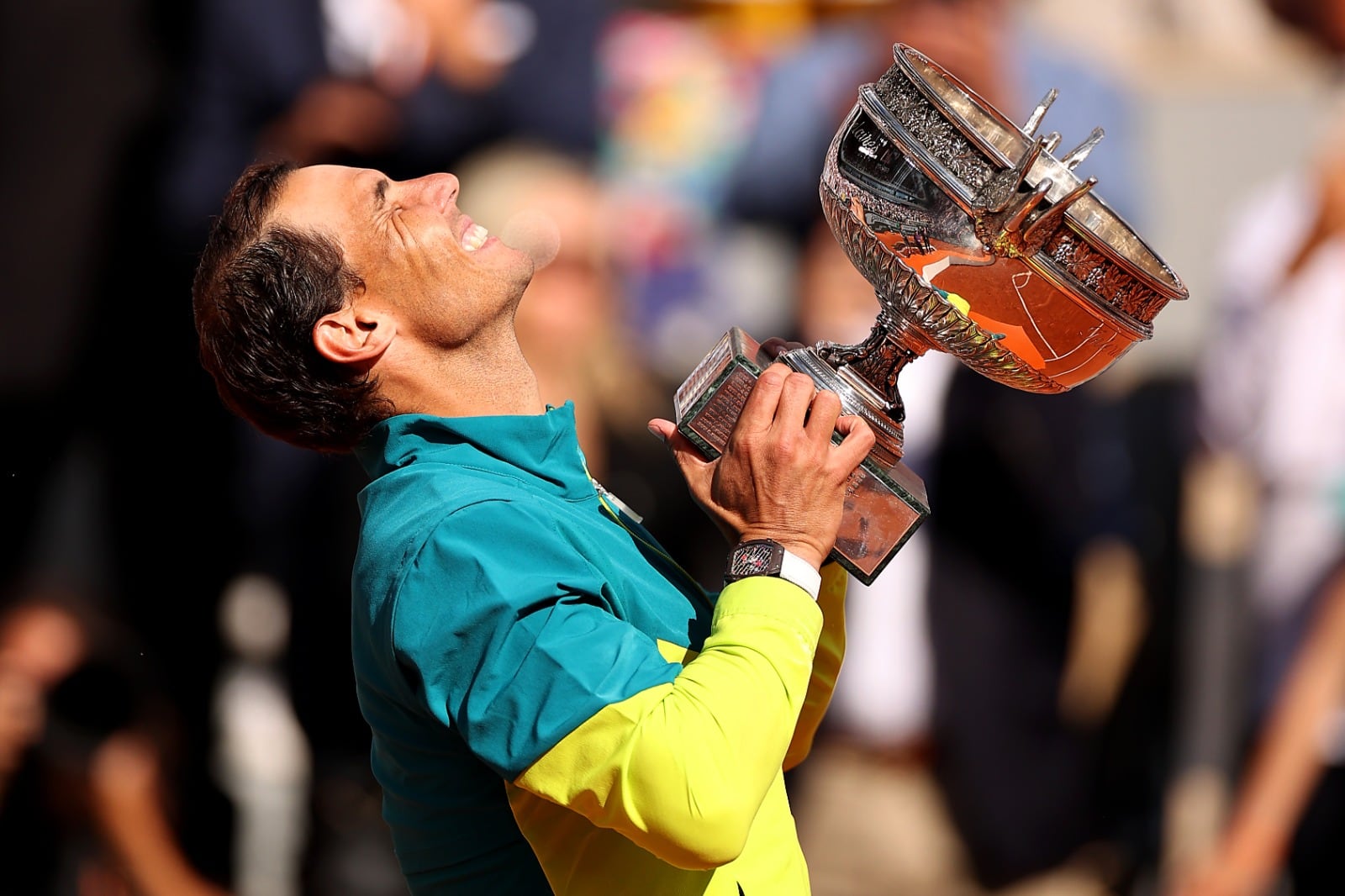 Nadal levanta su 14º título de Roland Garros.