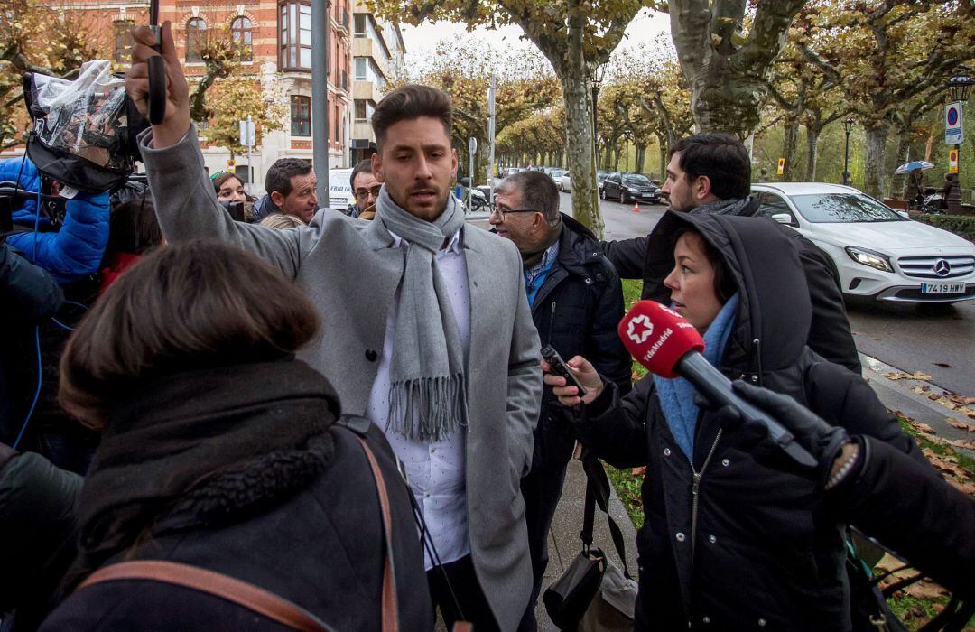 Victor Rodríguez &quot;Viti&quot; (c), uno de los tres exjugadores del Arandina Club de Fútbol