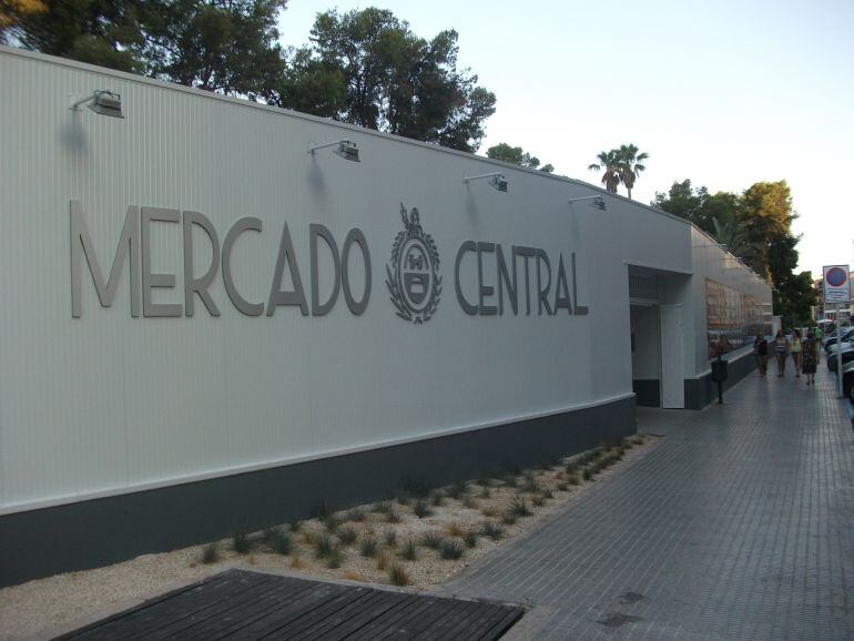 Fachada del mercado provisional