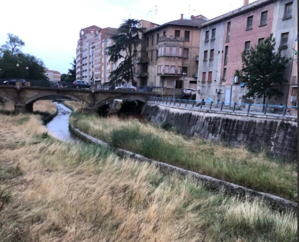 Estado actual del Río Vero en su paso por Barbastro.