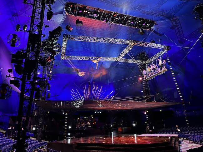 Assaig de l'espectacle dels trapezistes voladors al Cirque du Soleil