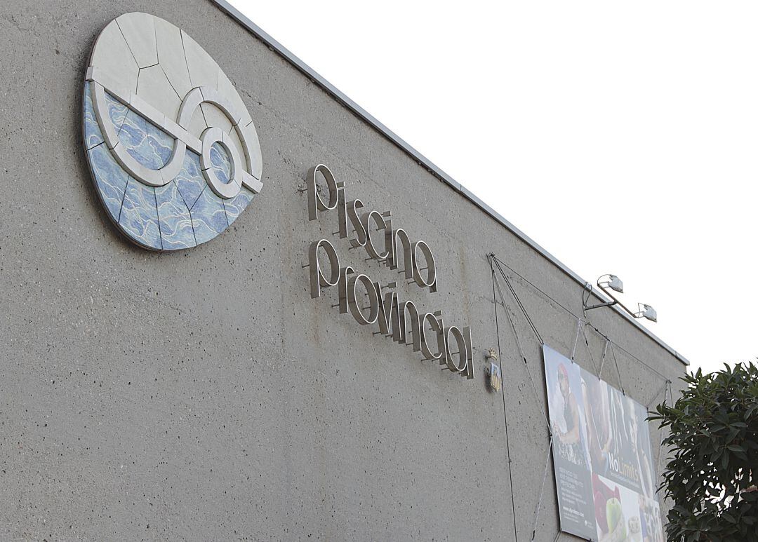 Fachada de la Piscina provincial de Castellón