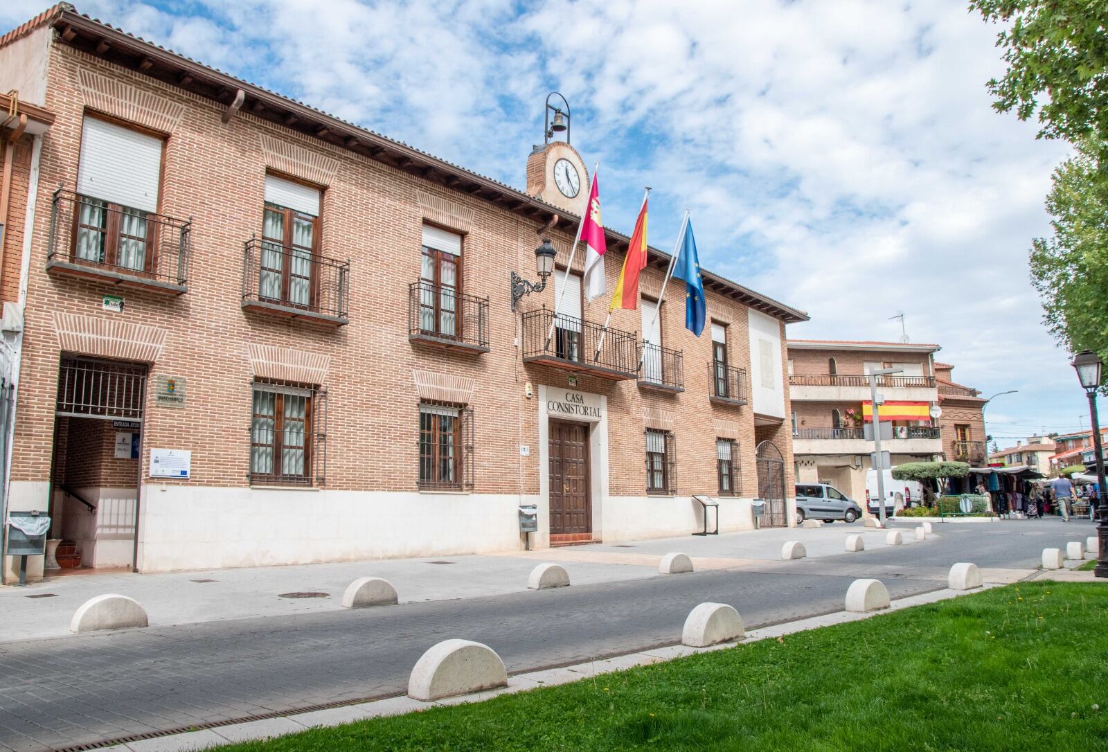 Plaza y Ayuntamiento de Marchamalo