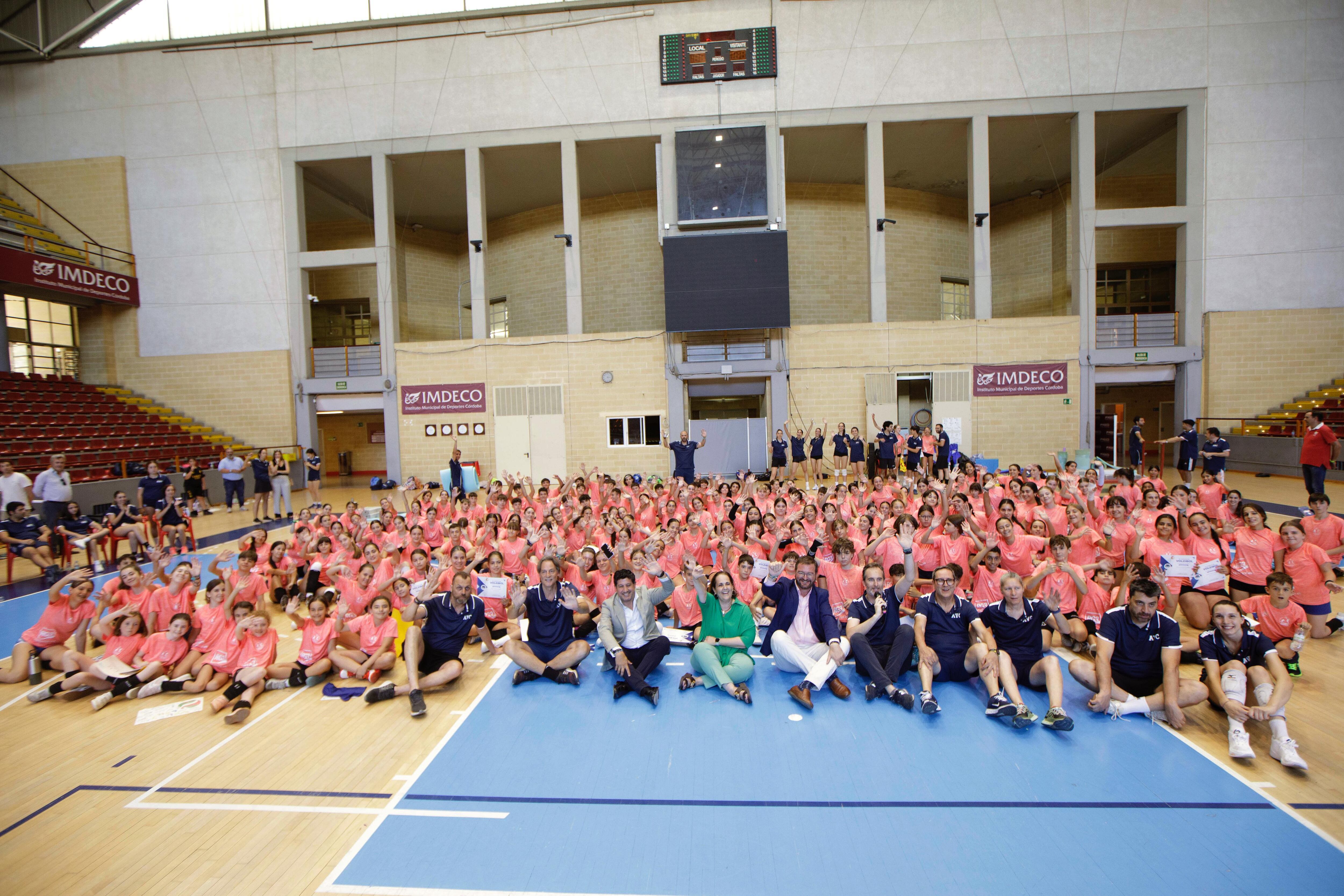 Todos los participantes ene Campus Academia de Voleibol.