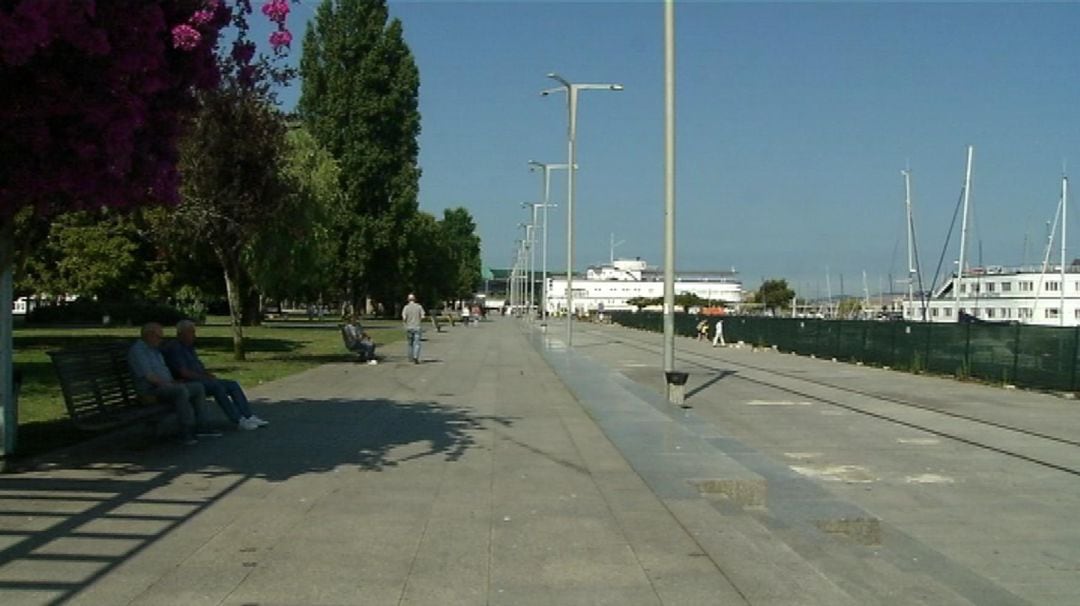 Paseo de As Avenidas en Montero Ríos, vallado tras el accidente de O Marisquiño