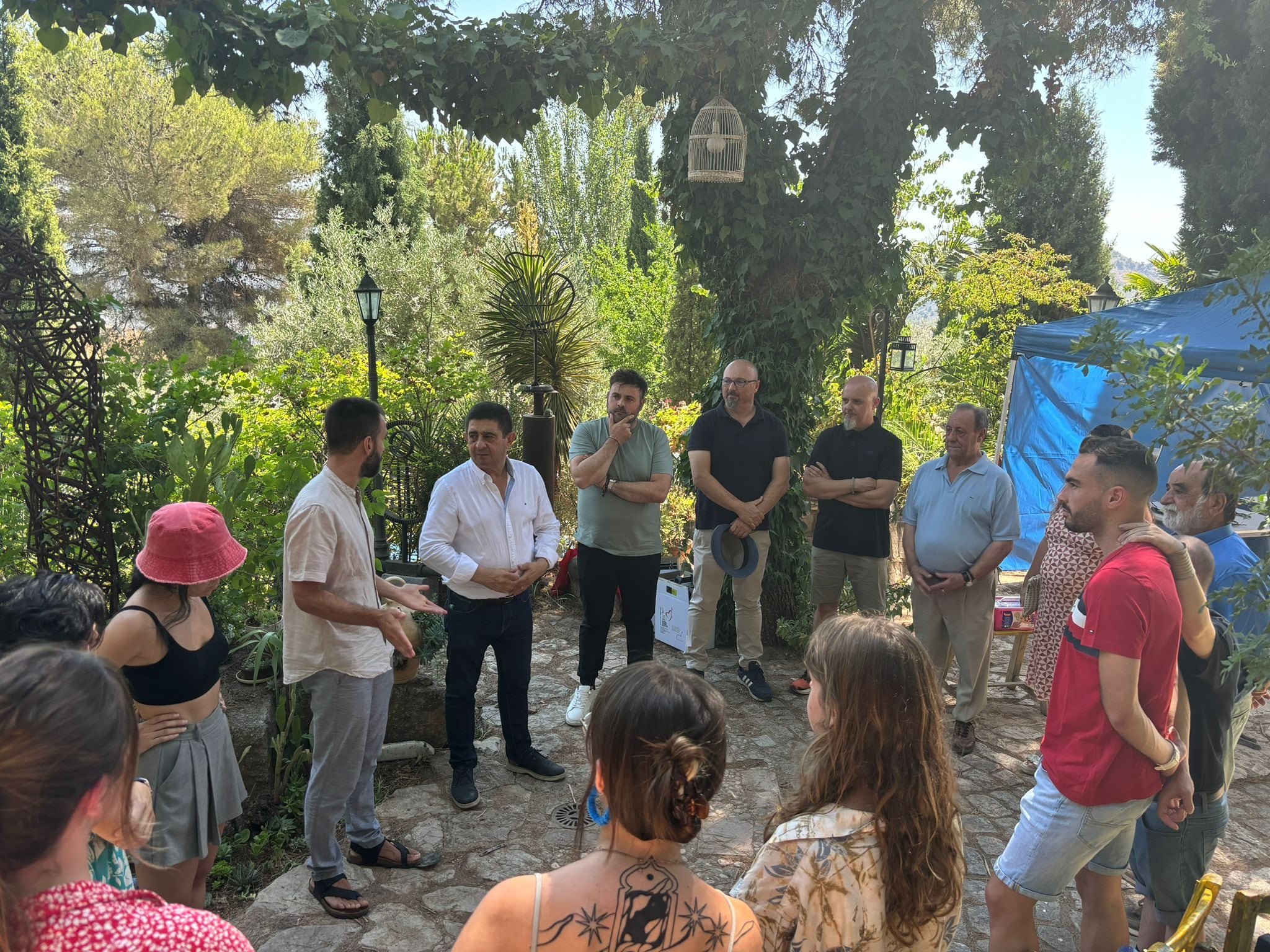 Momento de la clausura de la Residencia de Artistas con autoridades y participantes