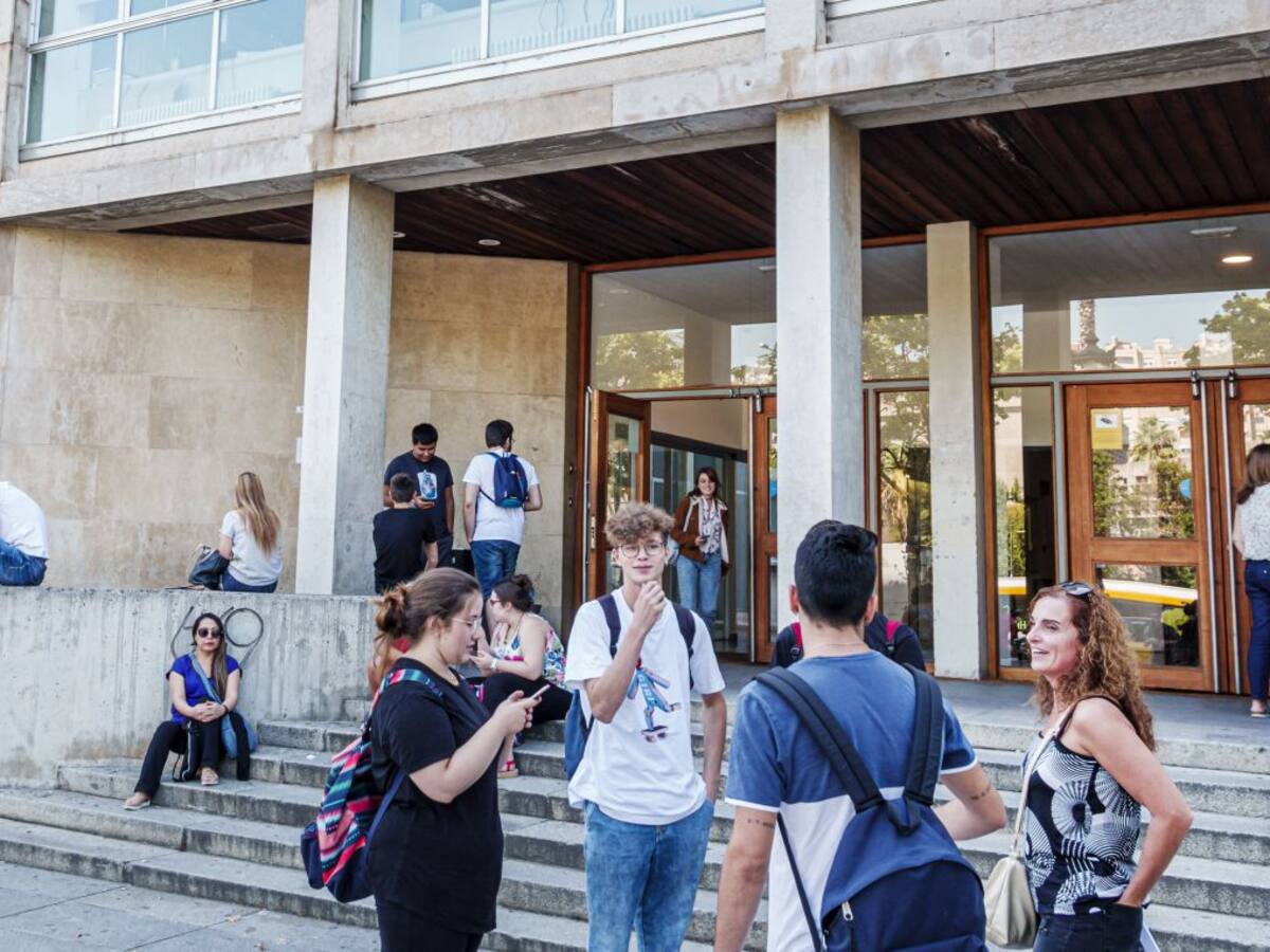 El català, sota mínims entre els joves barcelonins