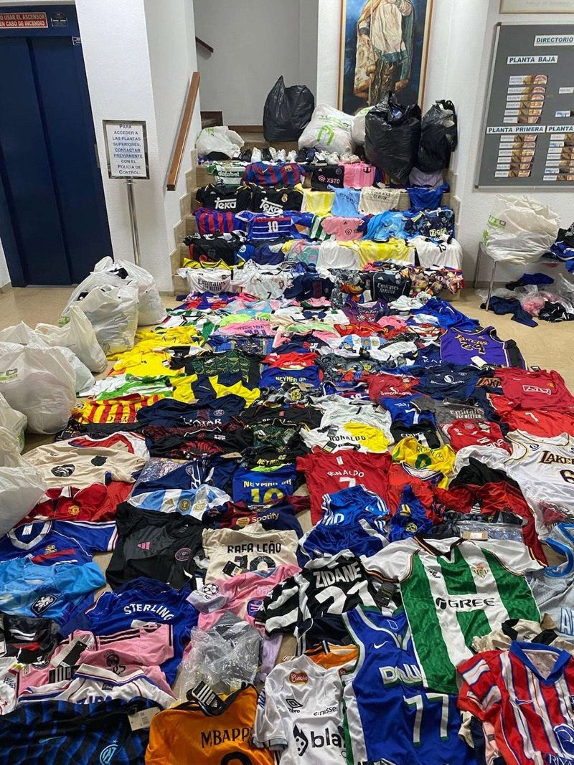 22/08/2025 Los hechos, ocurridos la madrugada de este viernes en la localidad del Mar Menor, han dado lugar a la apertura de diligencias por un presunto delito contra la propiedad industrial
POLITICA ESPAÑA EUROPA MURCIA SOCIEDAD
AYUNTAMIENTO DE CARTAGENA