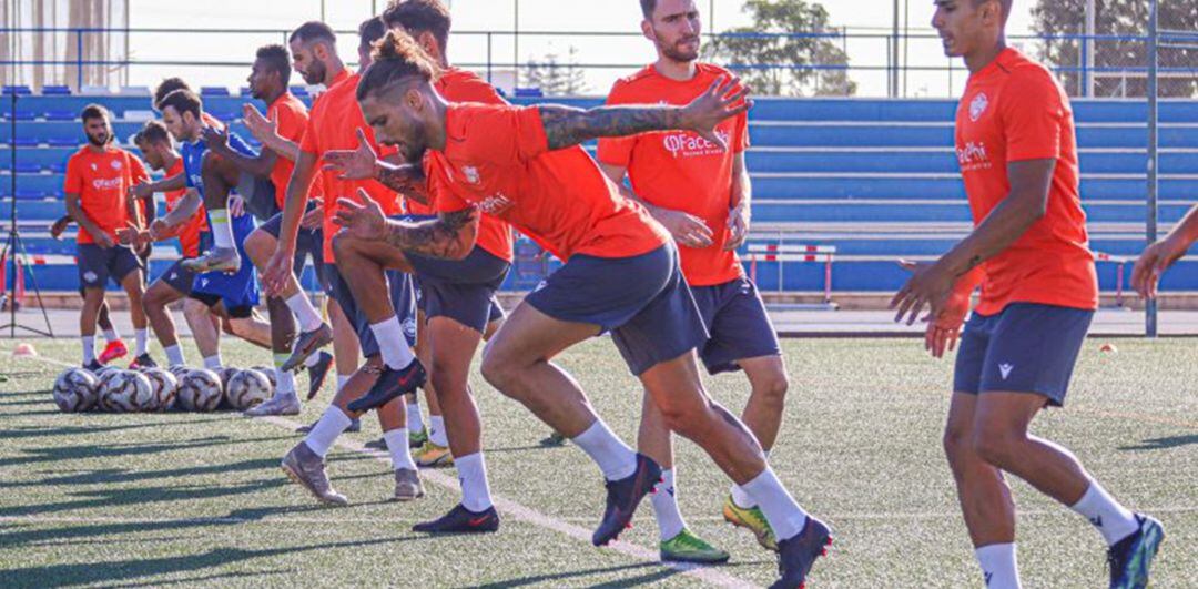 El equipo alicantino de Segunda División RFEF,  con vistas a preparar una campaña en la que se ha marcado como objetivo un nuevo ascenso