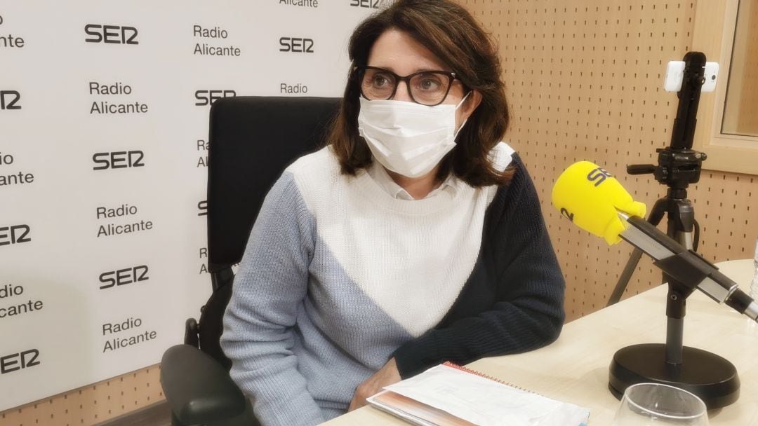 Amparo Navarro en día del debate con Cabezuelo en Radio Alicante