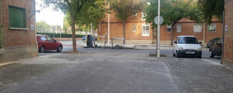Contenedores quemados en la Calle Daimiel de Puertollano