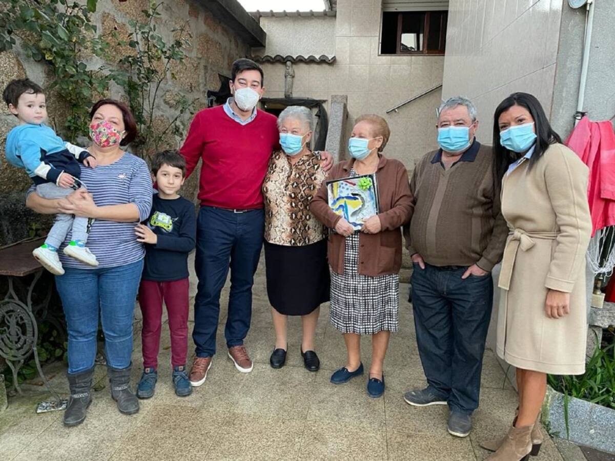 Nidia Arévalo finaliza o 2021 felicitando aos matrimonios que cumpriron 50 anos de casados