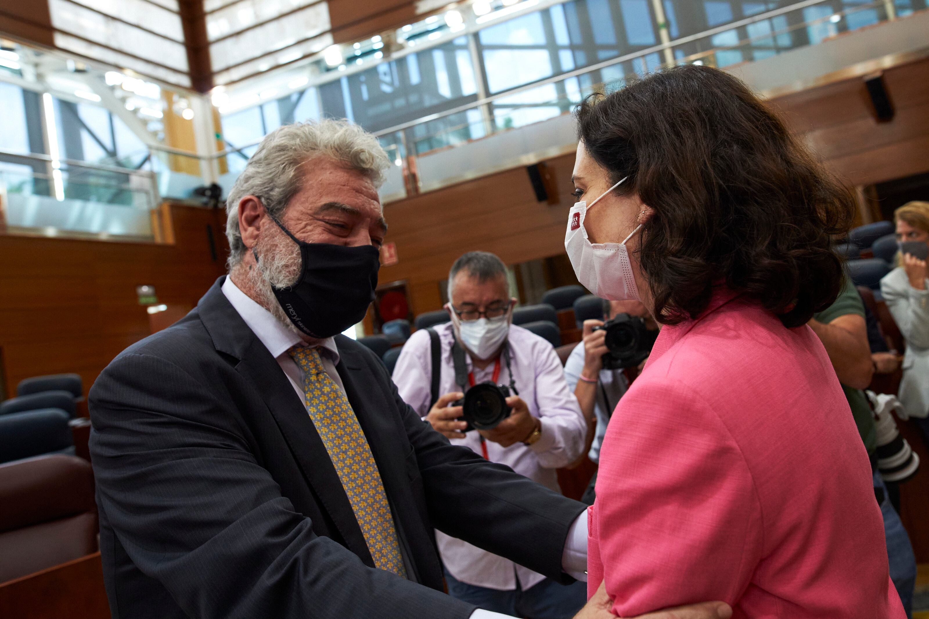 (ARCHIVO) Isabel Díaz Ayuso y Miguel Ángel Rodríguez en la Asamblea de Madrid
