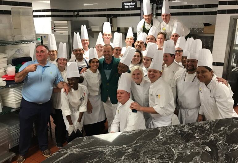 El chef José Andrés con Sergio García en la cena de celebración tras ganar el Masters de Augusta