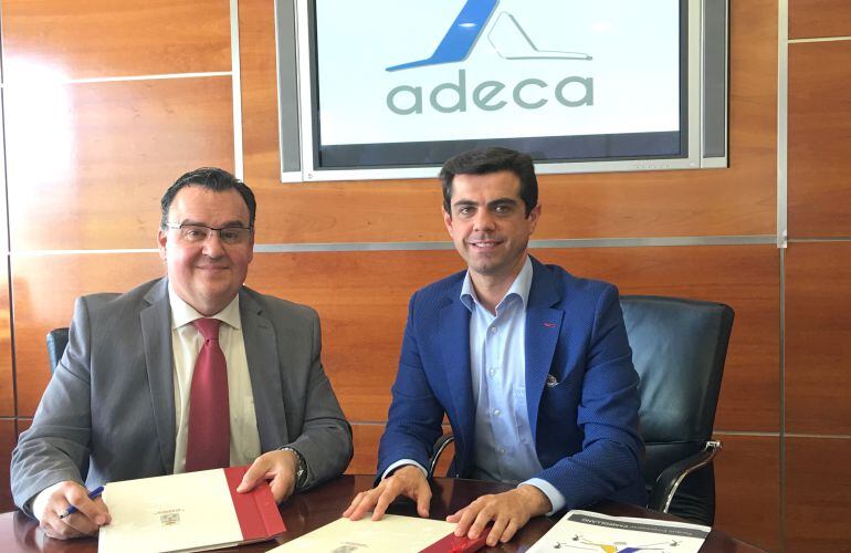 Javier Cuenca firma el convenio de colaboración con ADECA