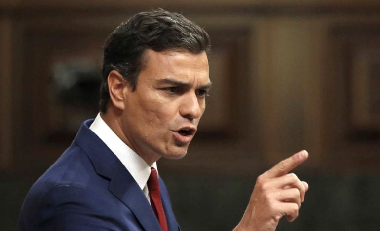 El secretario general del PSOE, Pedro Sánchez, durante su intervención en el debate de totalidad al Proyecto de Ley de los Presupuestos Generales para 2016, celebrado hoy en el Congreso en Madrid.