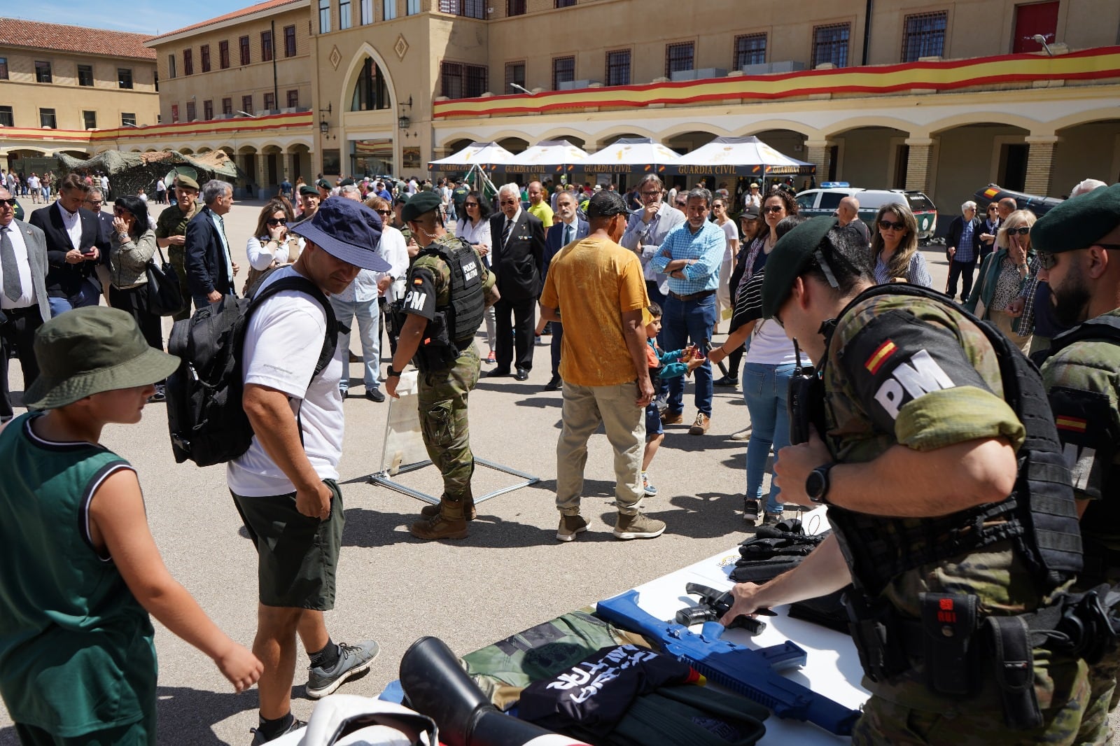 Jornada de puertas abiertas de la División Castillejos en el acuartelamiento Sancho Ramírez en Huesca este domingo