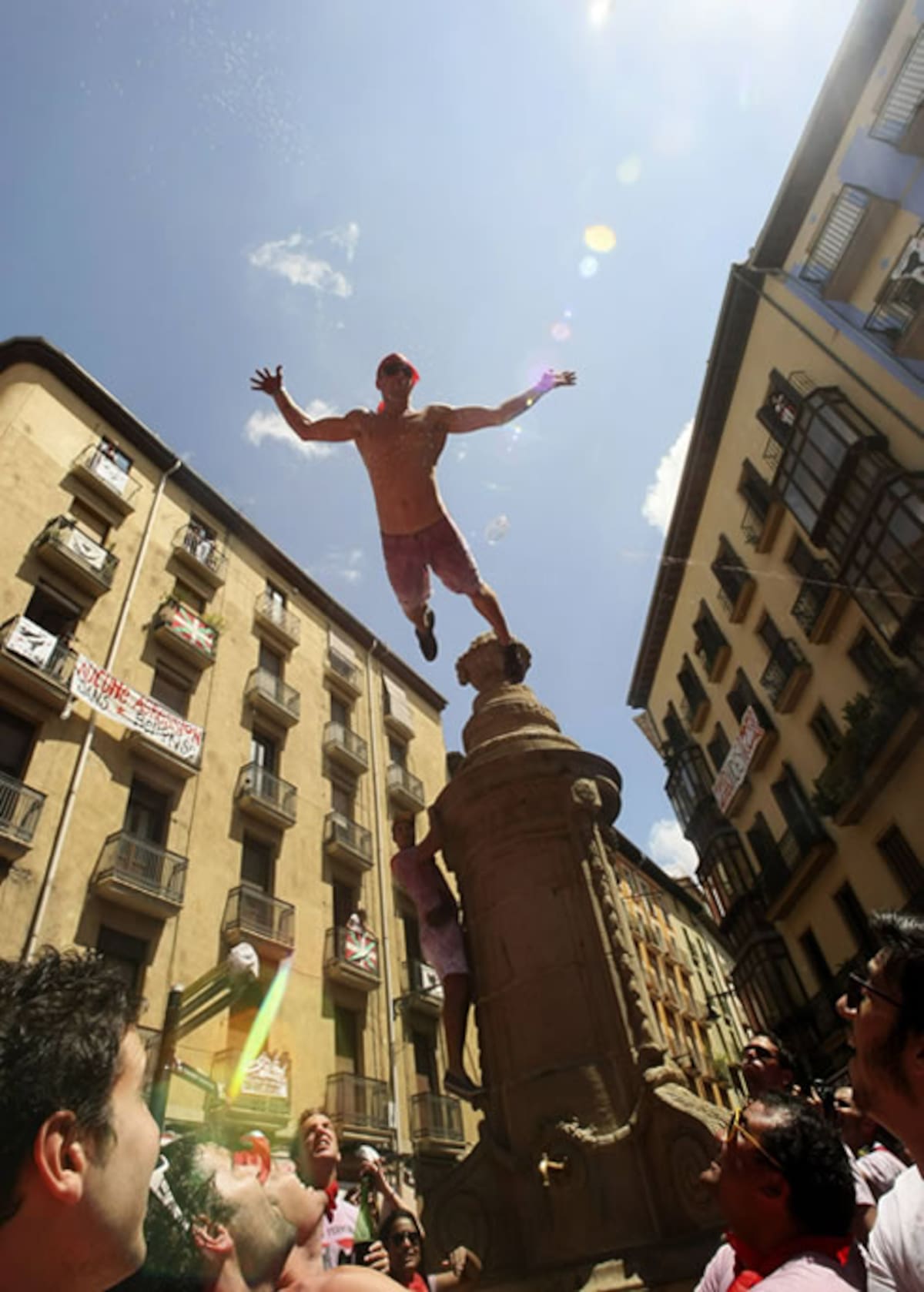 Los jóvenes inician las fiestas por todo lo alto