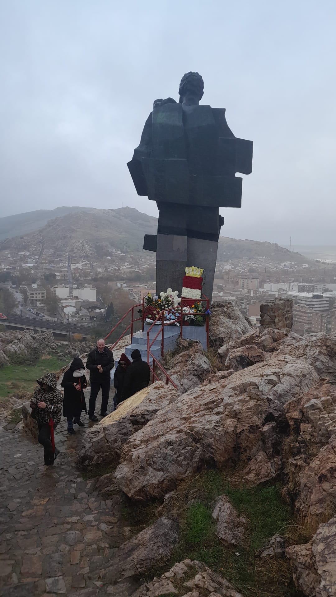 Ofrenda floral en El Minero