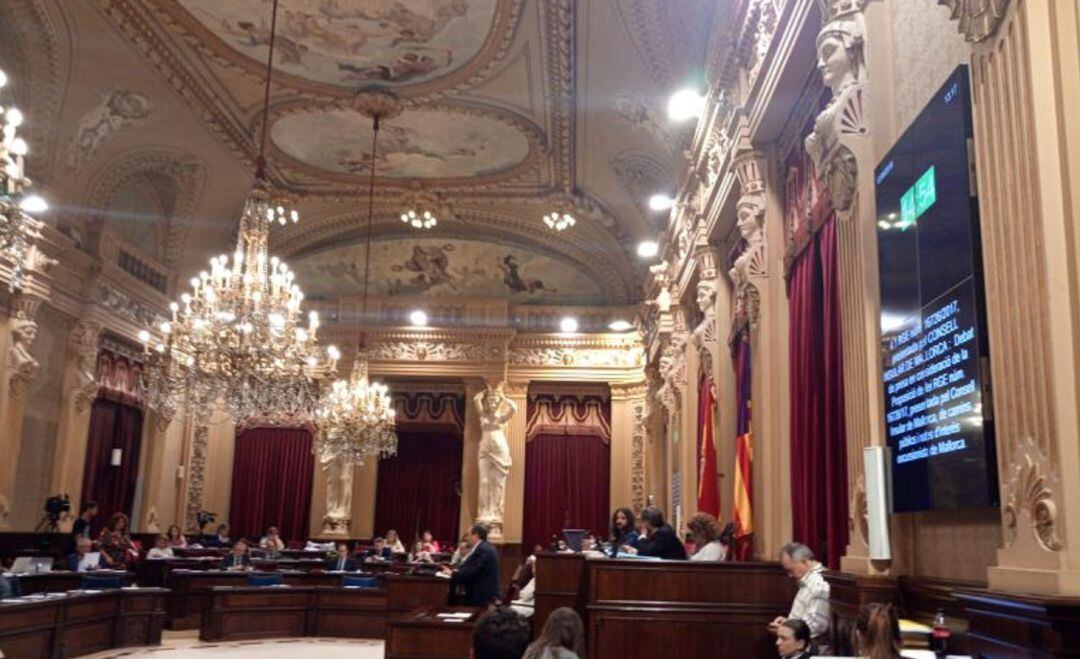 Imagen de archivo de un pleno del Parlament