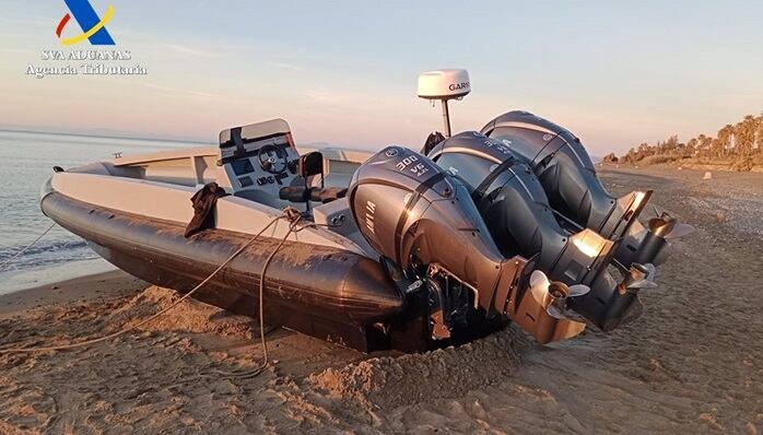 Lancha intervenida a los narcotraficantes tras una persecución